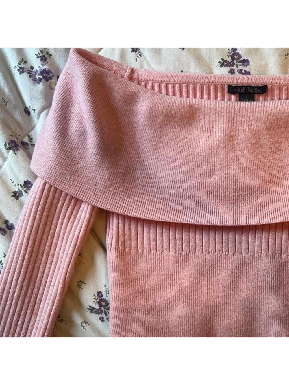 Super cute and soft Wild Fable pink off the shoulder sweater in size S